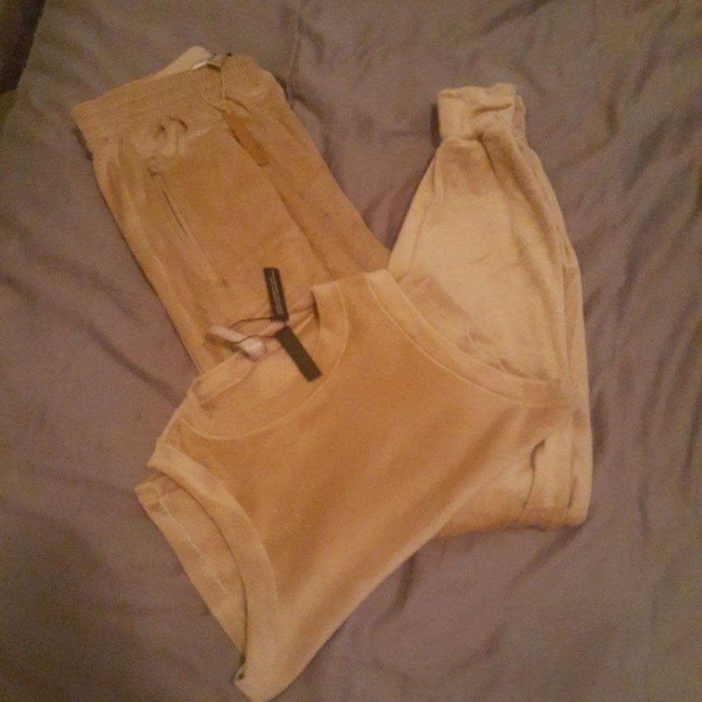 BRAND NEW SKIMS VELOUR SET